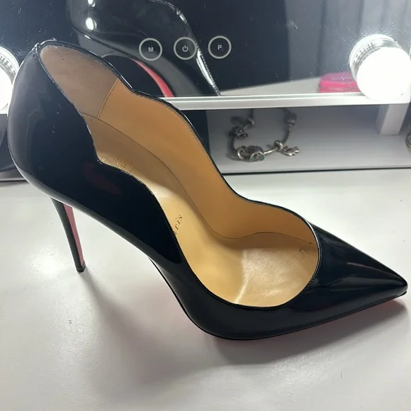 Christian Louboutin Hot chick/ patent/ Black - Picture 2 of 3